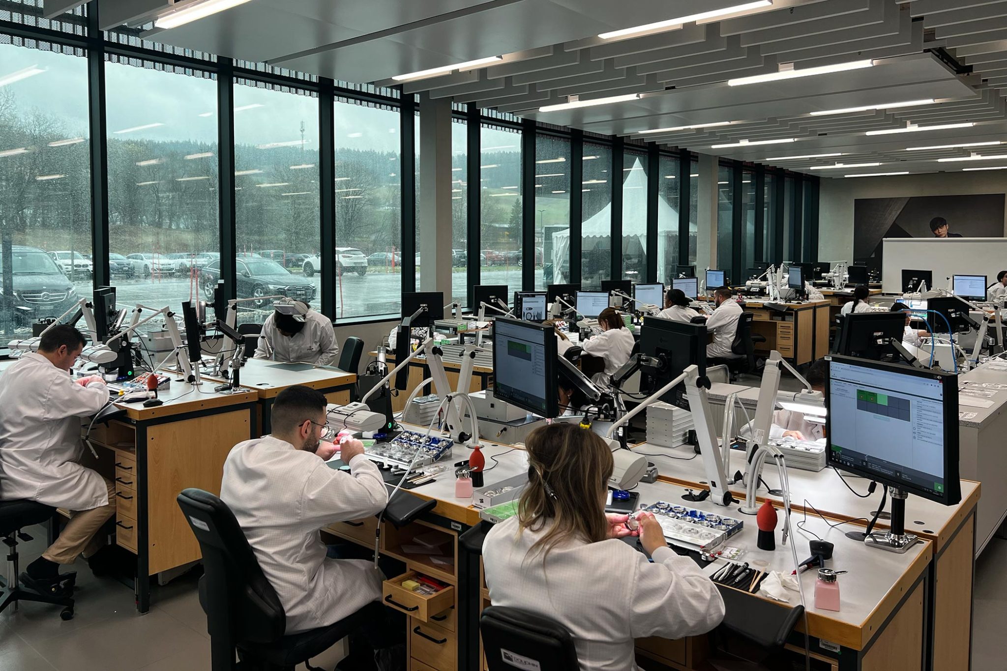 TUDOR-Manufacture-Assembly-Floor-Watchmakers-at-Work