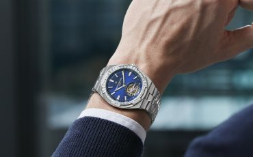 Vacheron-Constantin-Overseas-Tourbillon-Gems-6007V-210G-B955-Wrist