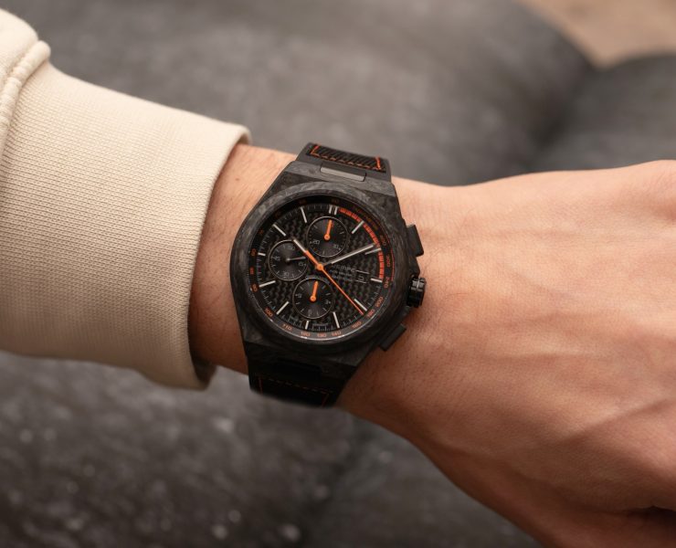 wempe-iron-walker-chronograph-46-carbon-WI690011-orange-wristshot