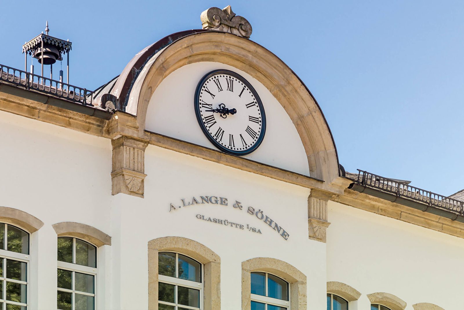 a-lange-soehne-stammhaus-exterior-view-lettering