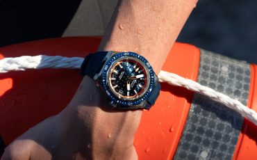 the-zenith-defy-extreme-diver-wrist-with-rescue-hoop