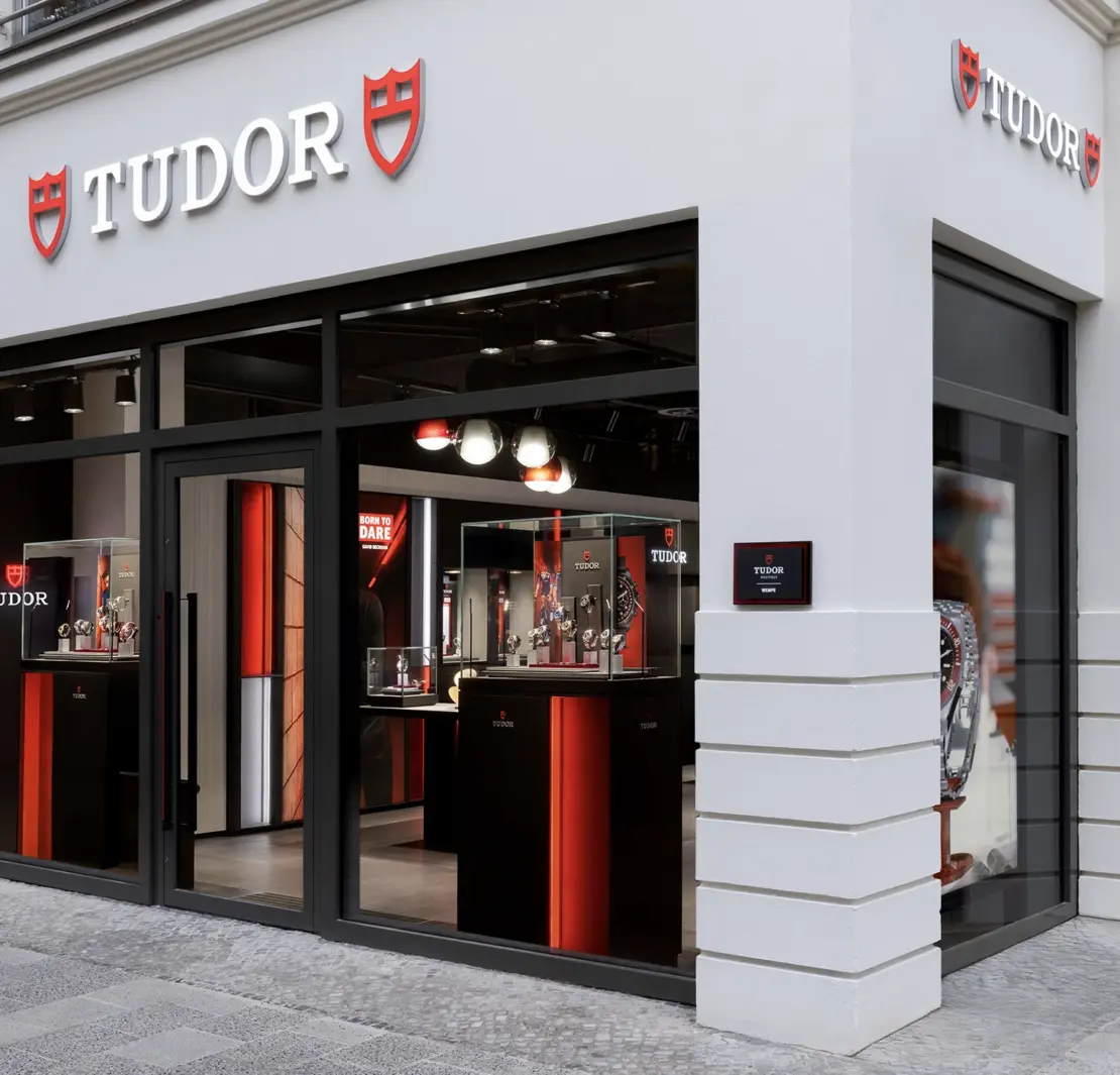 new-tudor-boutique-in-berlin-entrance