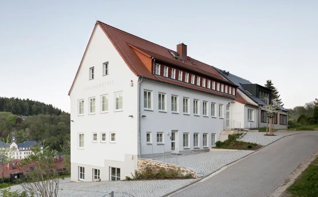 nomos-glashuette-manufacture-chronometrie-1