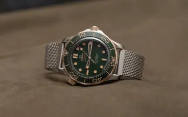 new-omega-seamaster-diver-300m-in-titan-und-bronze-gold-frontal