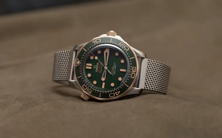 new-omega-seamaster-diver-300m-in-titan-und-bronze-gold-frontal