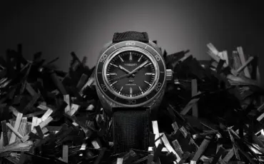 longines-ultra-chron-carbon-cover