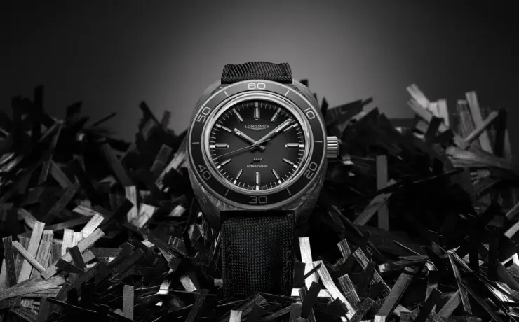 longines-ultra-chron-carbon-cover