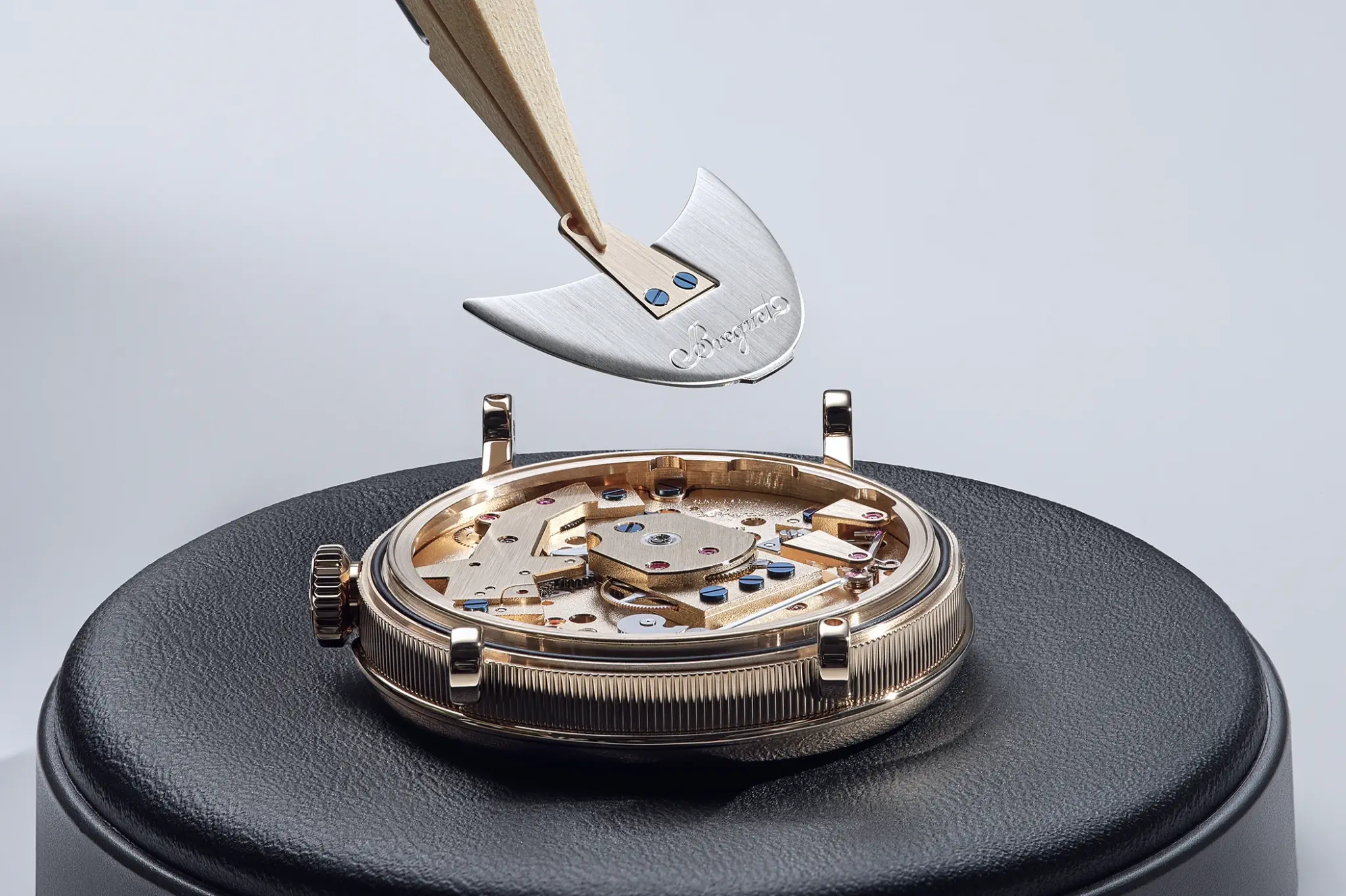 Breguet Tradition Seconde Rétrograde 7035BH/H2/9V6 with a rotor in the shape of a crescent moon