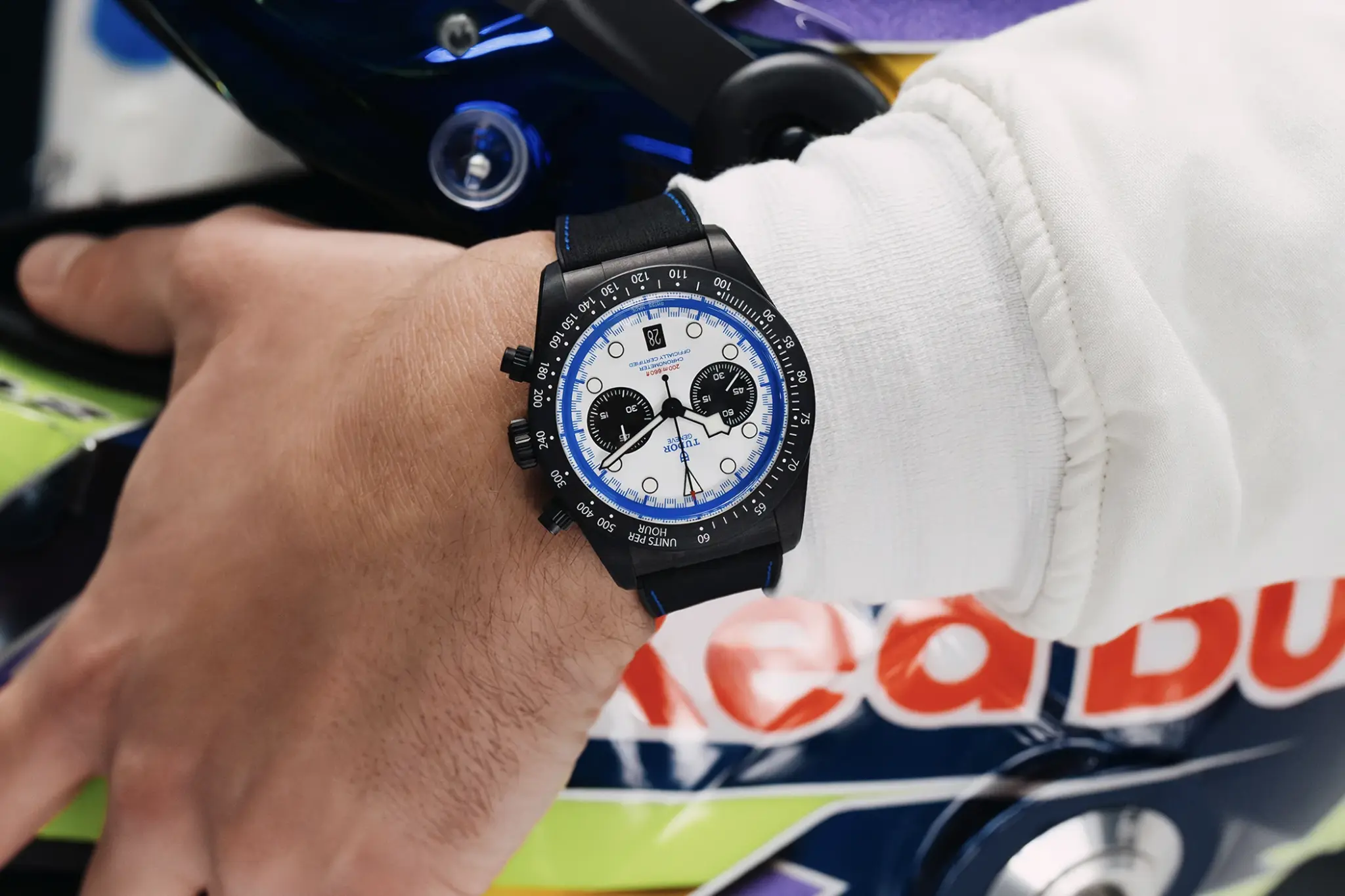 tudor-black-bay-chrono-carbon-25-ref-79377kn-on-the-wrist-2